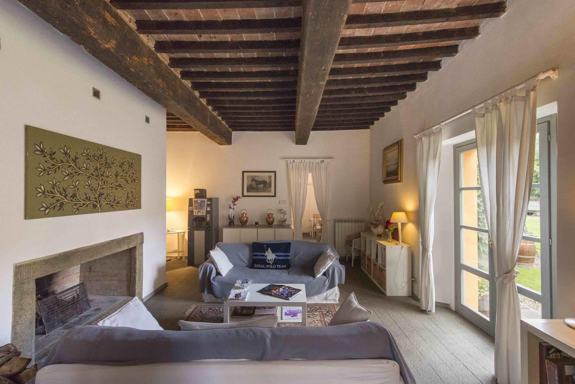 La Scuderia Casa Vacanze Guest House อาเรซโซ ภายนอก รูปภาพ